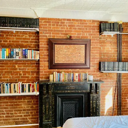 Posh Cobble Hill Apartment, 5 Minutes To Manhattan